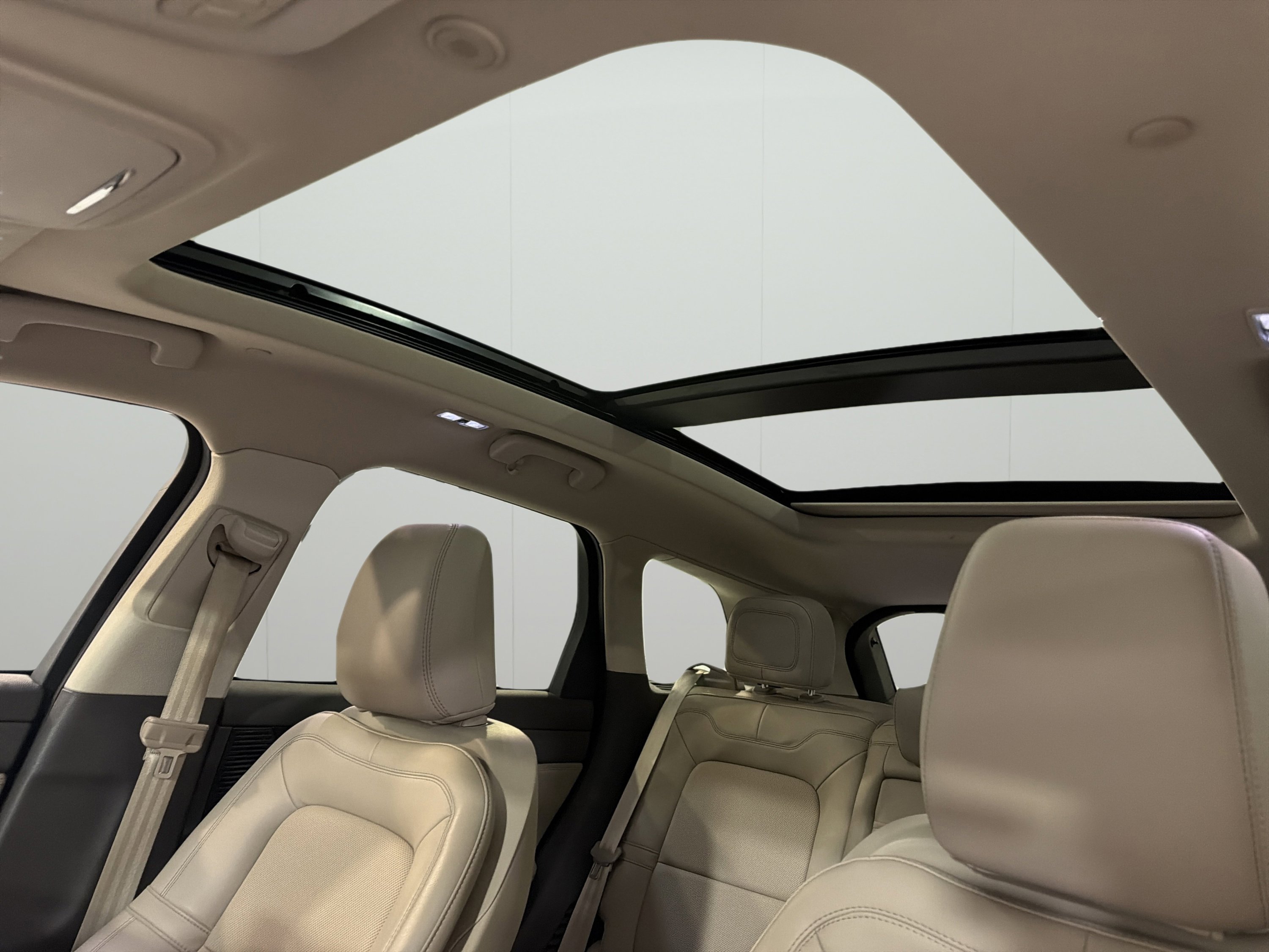 Used 2022 Lincoln Corsair FWD w/ Premium Package image 13