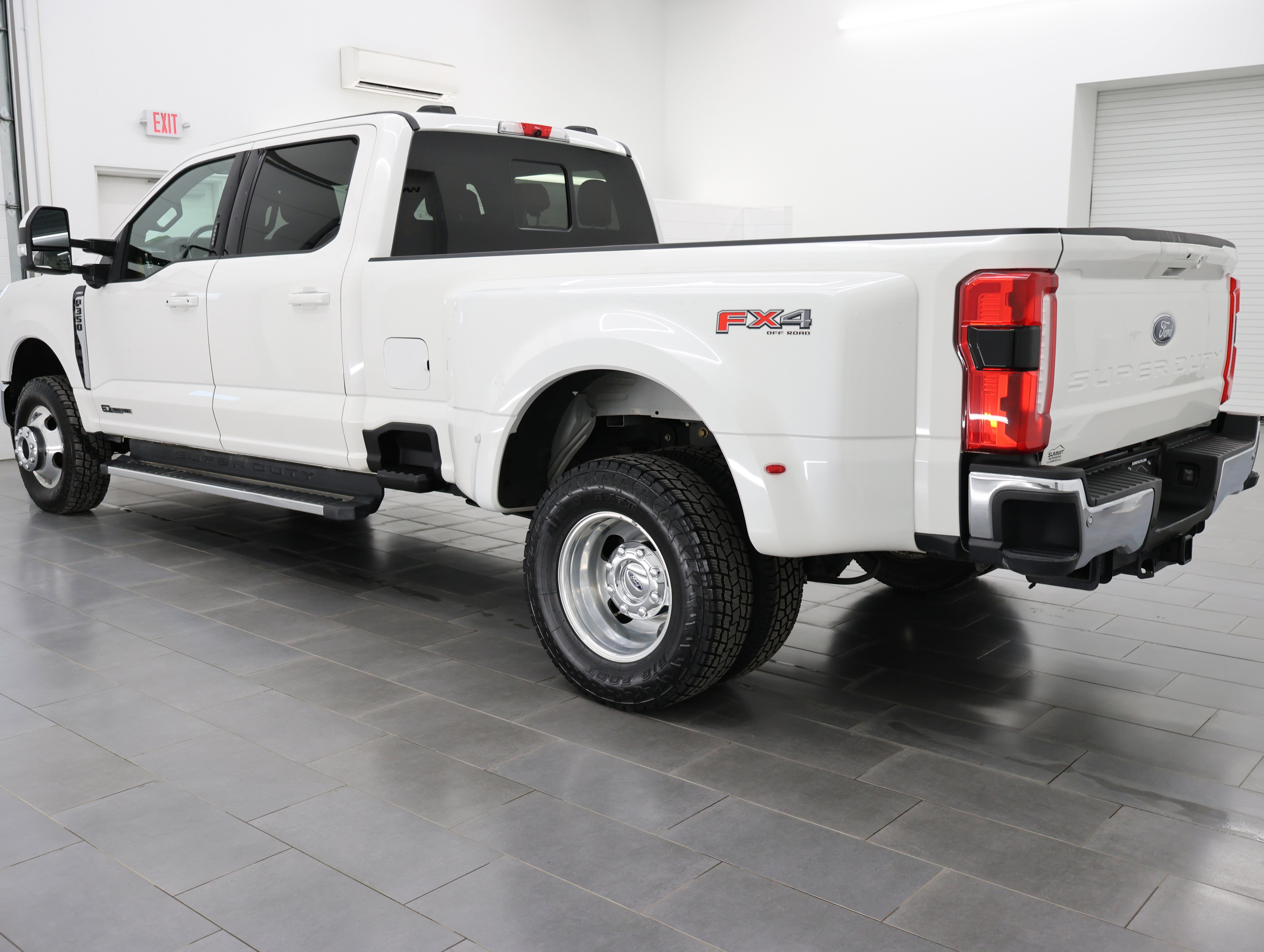 Used 2023 Ford F350 Lariat w/ FX4 Off-Road Package image 6