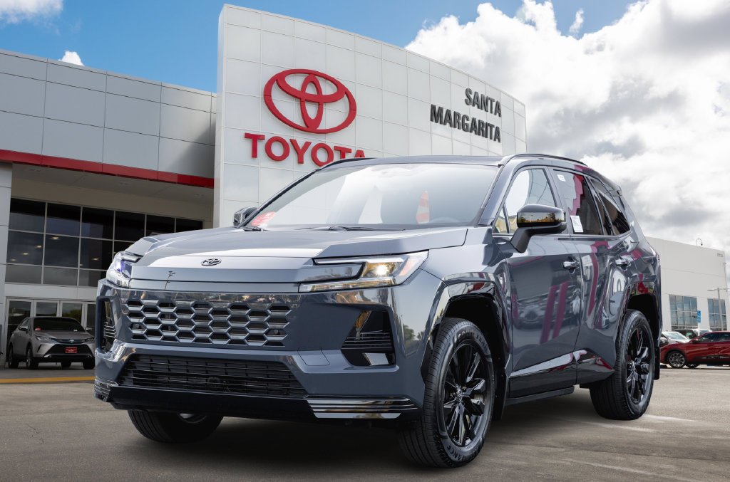 New 2026 Toyota RAV4 SE AWD/4WD image 1