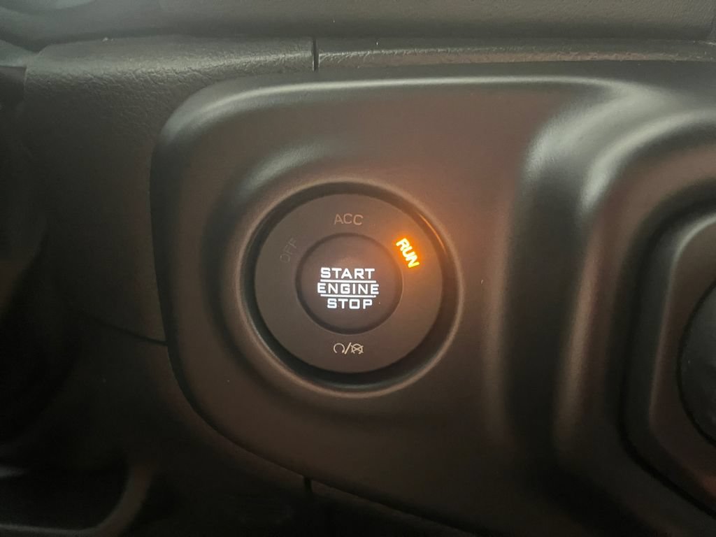Used 2022 Jeep Wrangler Unlimited Sahara AWD/4WD image 19