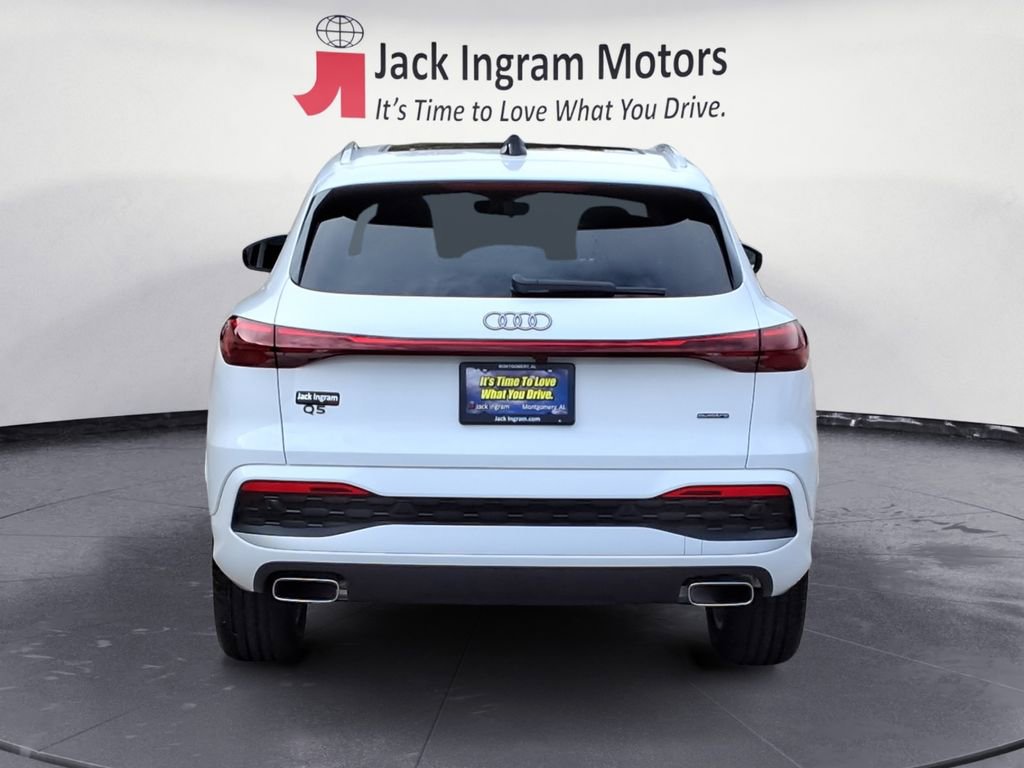 Used 2025 Audi Q5 Premium w/ Convenience Package image 4