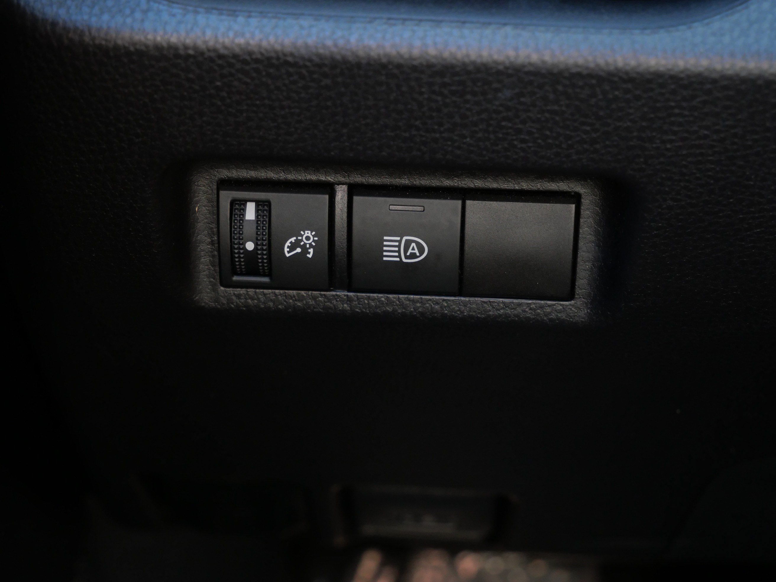 Certified 2025 Toyota RAV4 LE AWD/4WD image 27