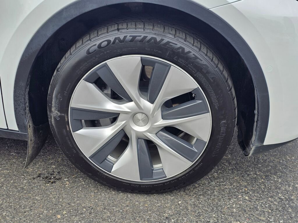 Used 2020 Tesla Model Y Long Range image 9