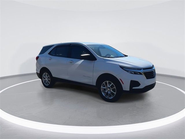 Used 2022 Chevrolet Equinox LS w/ LS Convenience Package image 2