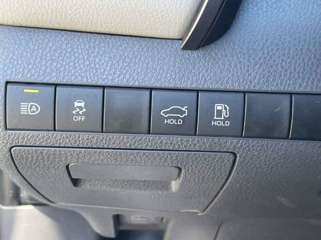 Used 2019 Toyota Camry LE FWD image 18