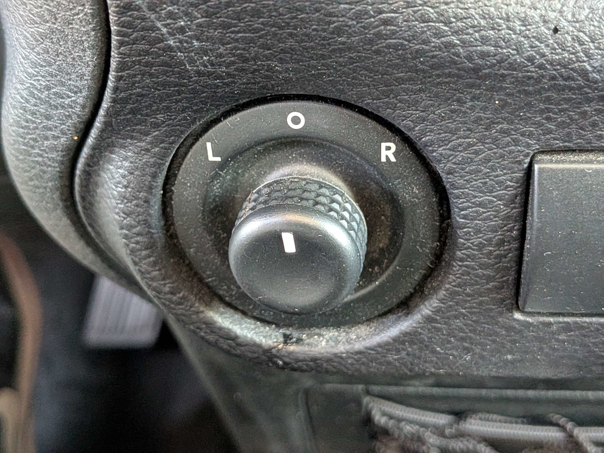 Used 2017 Jeep Wrangler Unlimited Sahara w/ Connectivity Group AWD/4WD image 31