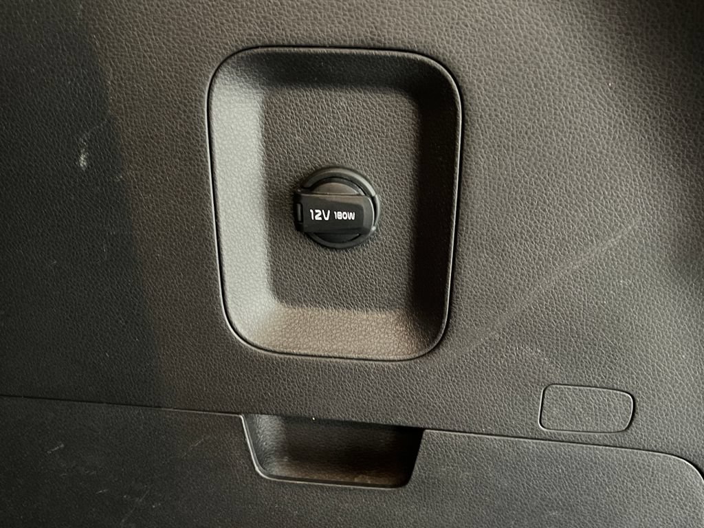Used 2025 Kia Carnival FWD image 30