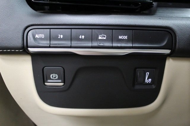 Certified 2022 Cadillac Escalade ESV Premium Luxury AWD/4WD image 23