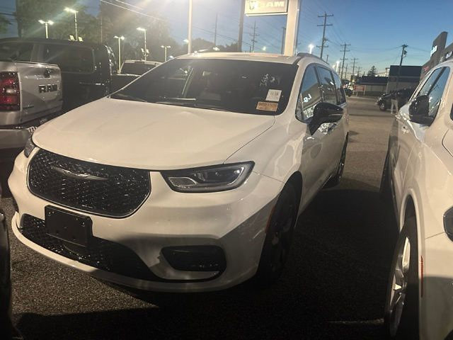 Used 2026 Chrysler Pacifica Select w/ S Appearance Package FWD image 12