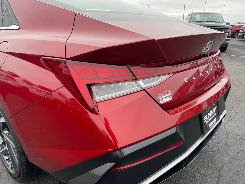 Used 2025 Hyundai Elantra SEL FWD image 37