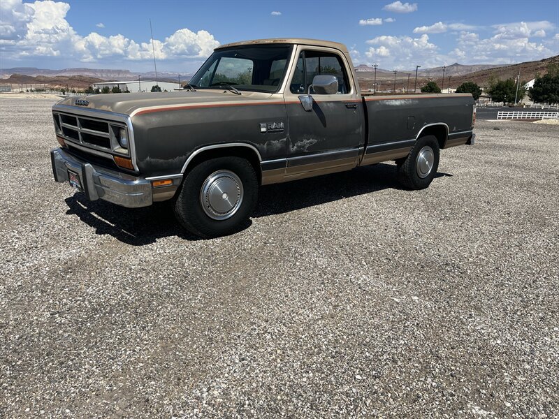 Used 1990 Dodge D/W Truck 250 RWD image 4
