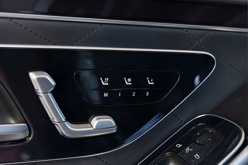 Used 2022 Mercedes-Benz S 580 4MATIC Sedan w/ AMG Line Package image 36