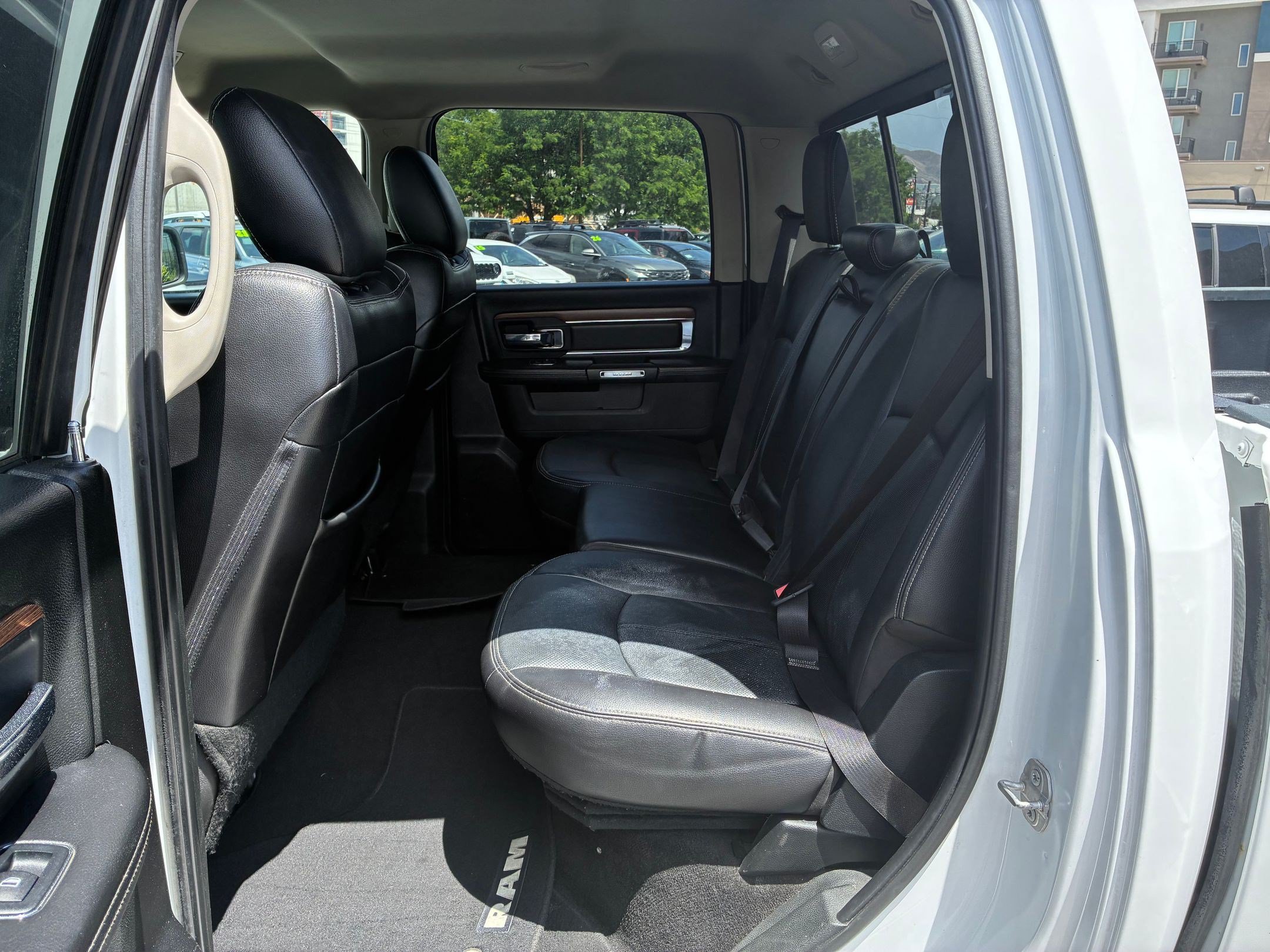 Used 2018 RAM 1500 Laramie AWD/4WD image 26