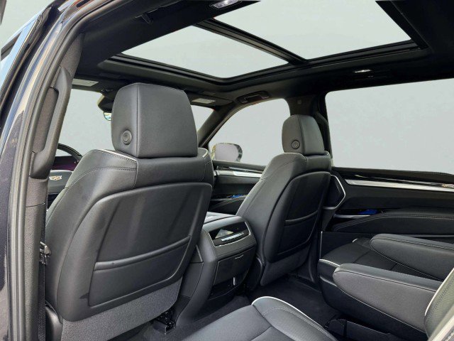 Used 2025 Cadillac Escalade ESV Sport w/ Touring Package image 39