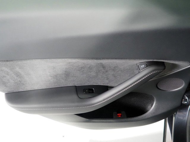 Used 2025 Tesla Model Y AWD image 54