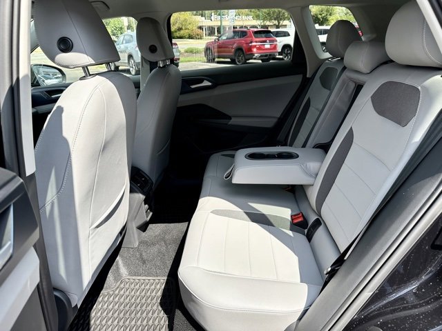 New 2024 Volkswagen Taos SE image 16