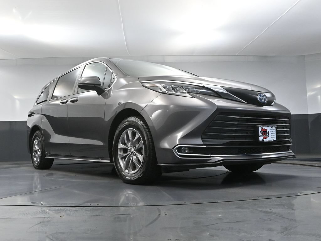 Used 2022 Toyota Sienna XLE AWD/4WD image 41