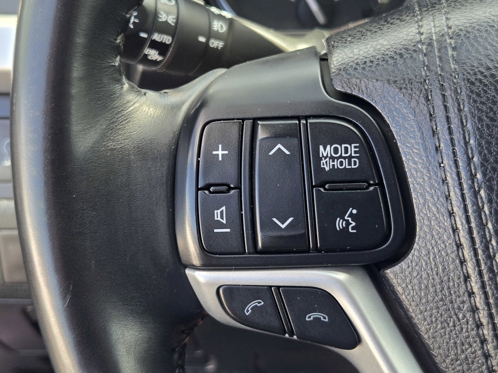 Used 2018 Toyota Highlander XLE image 24