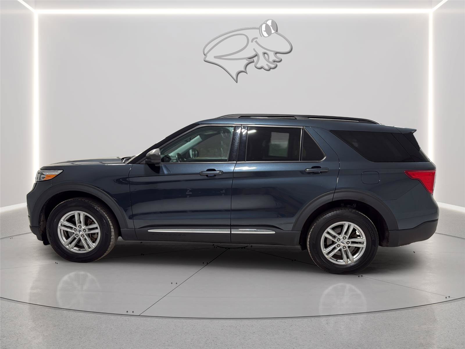 Certified 2023 Ford Explorer XLT AWD/4WD image 2