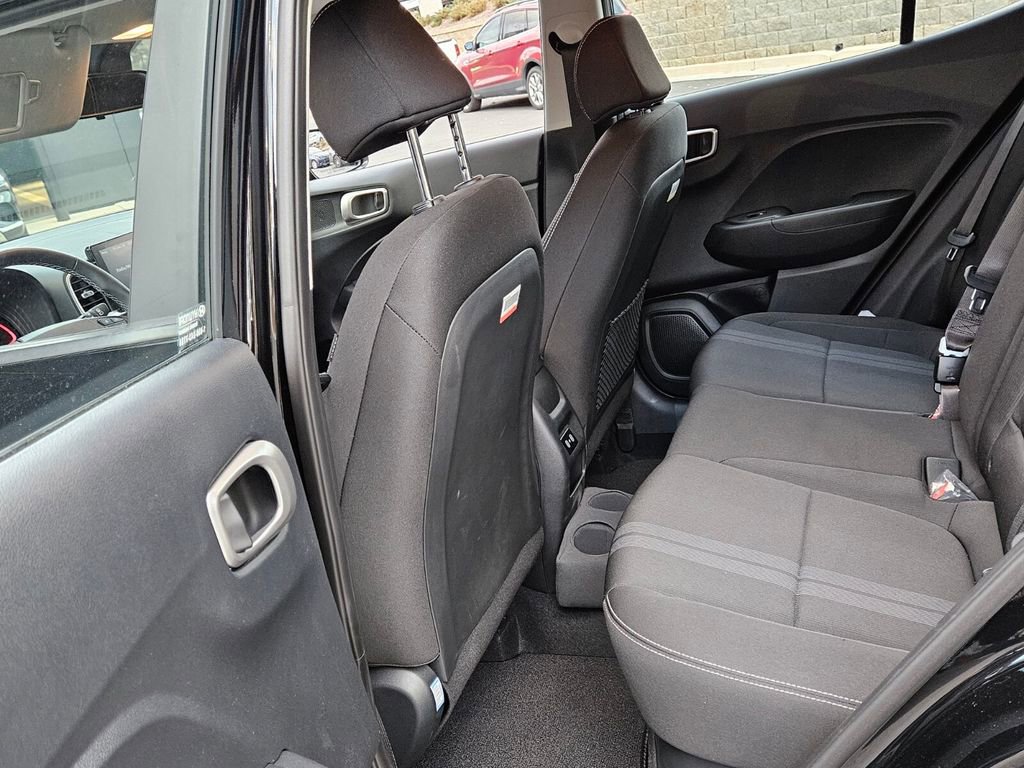 Used 2025 Hyundai Venue SEL image 10