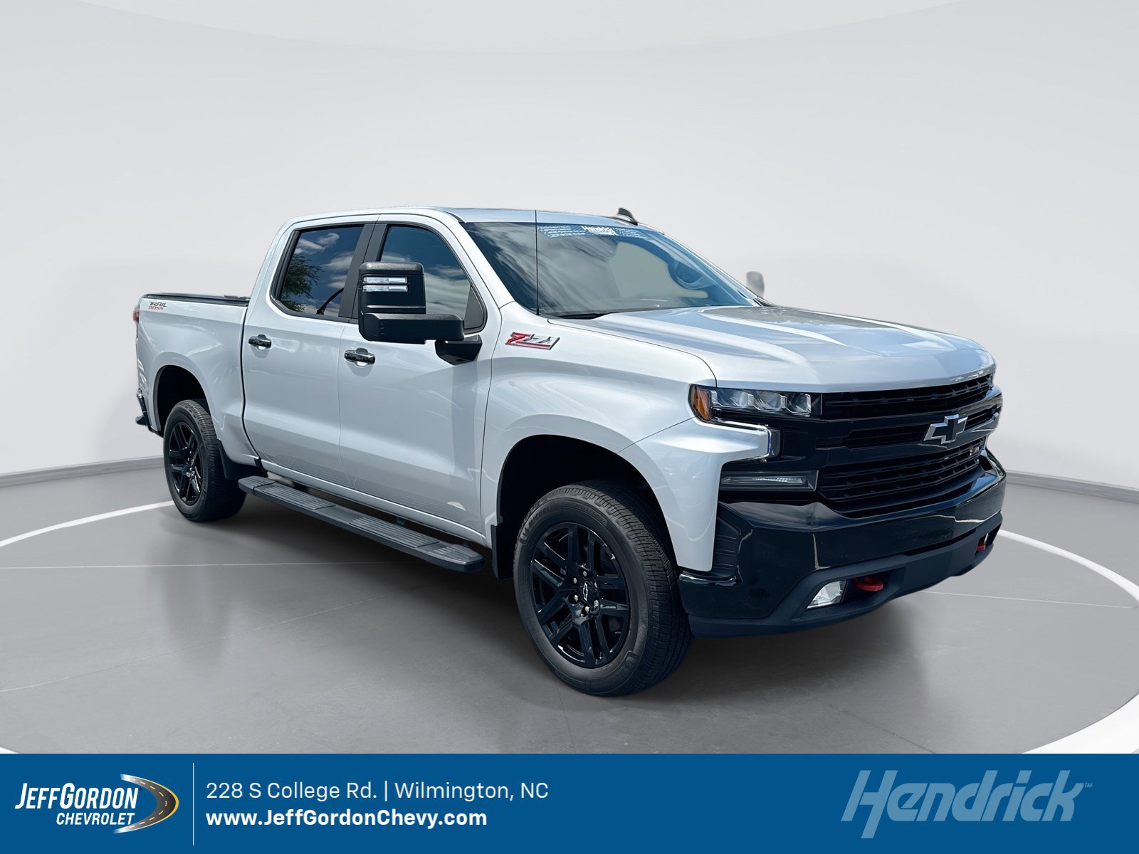Certified 2021 Chevrolet Silverado 1500 LT Trail Boss AWD/4WD image 1