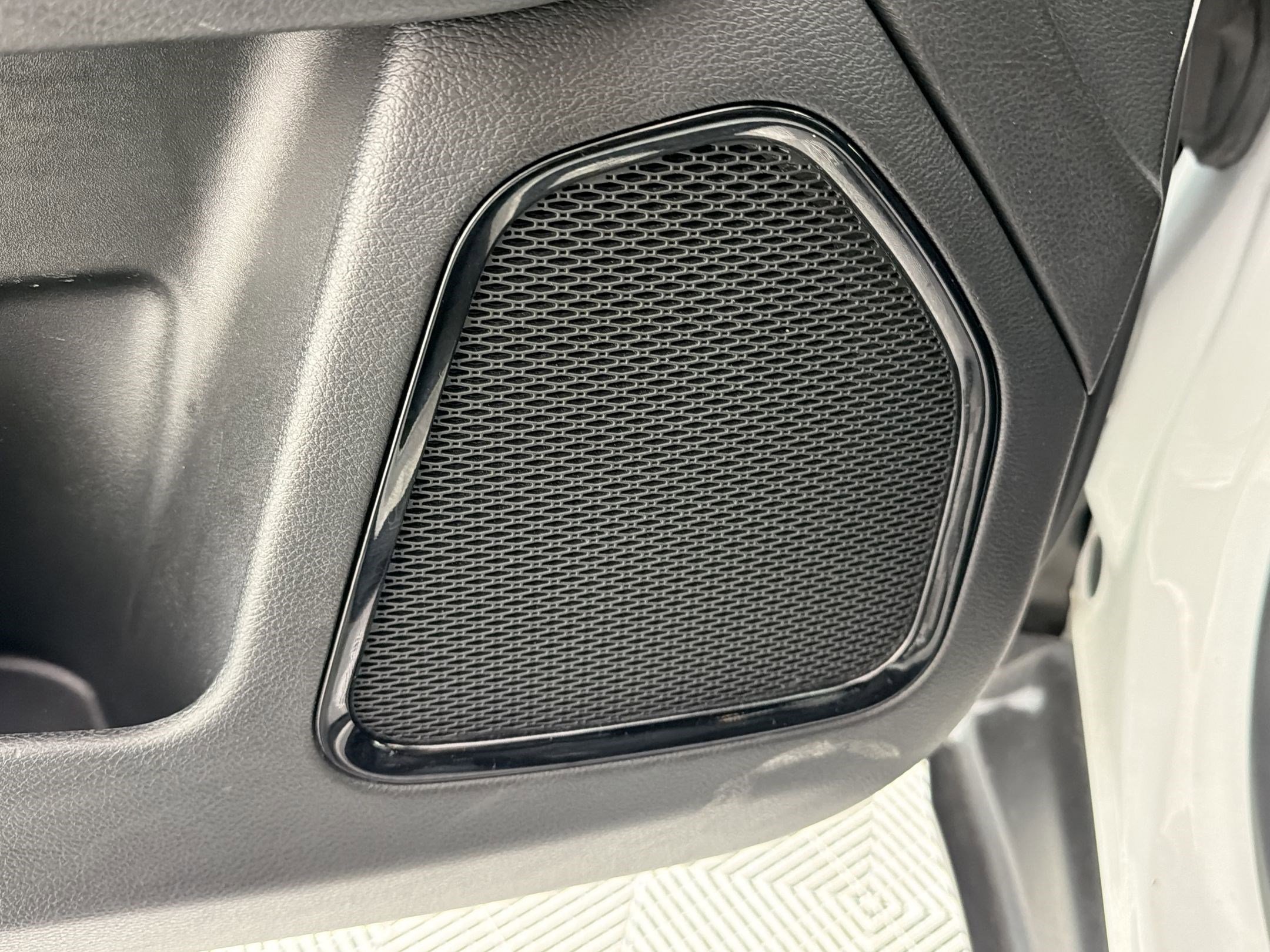 Used 2024 Jeep Compass Trailhawk image 21