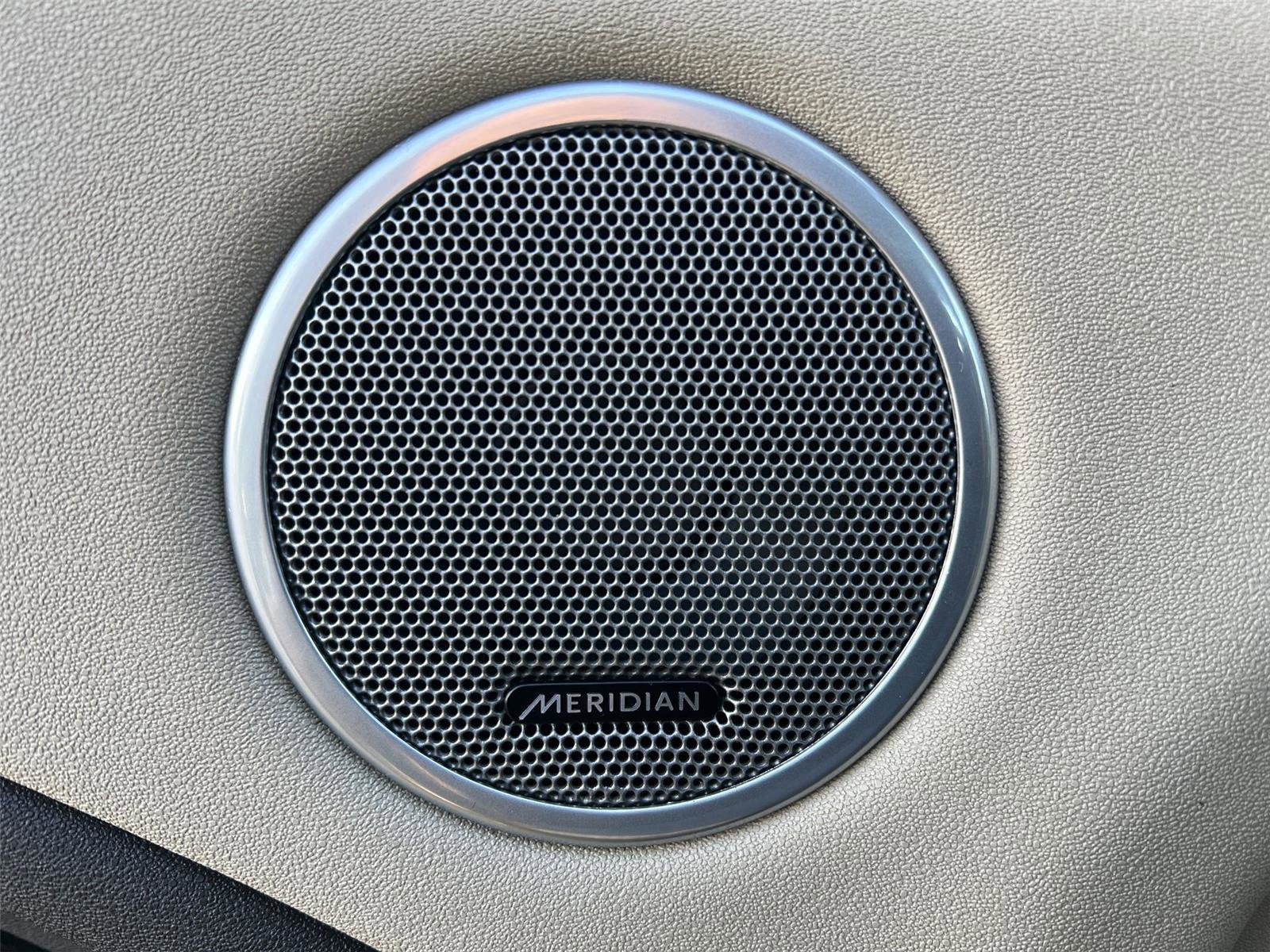 Used 2016 Land Rover Range Rover Evoque SE Premium image 17