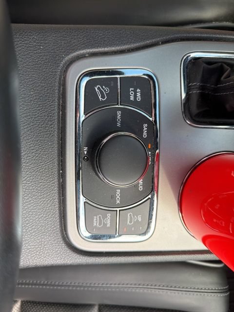 Used 2020 Jeep Grand Cherokee Overland AWD/4WD image 17