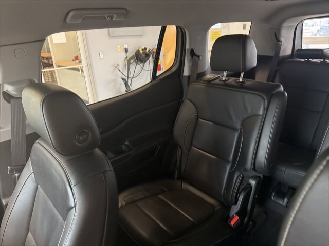 Used 2023 GMC Acadia SLT image 15