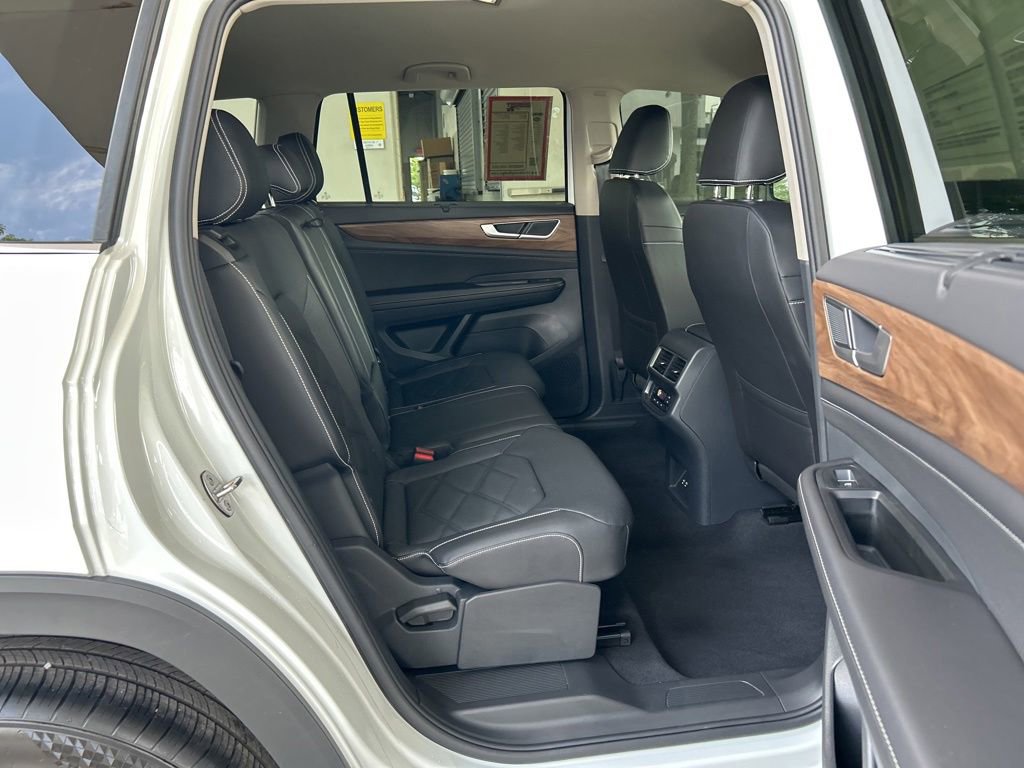 Used 2026 Volkswagen Atlas SE FWD image 25