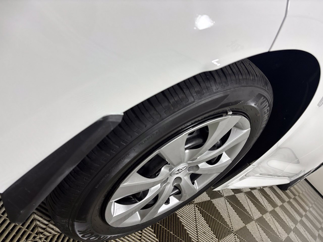 Used 2025 Toyota Corolla LE FWD image 33