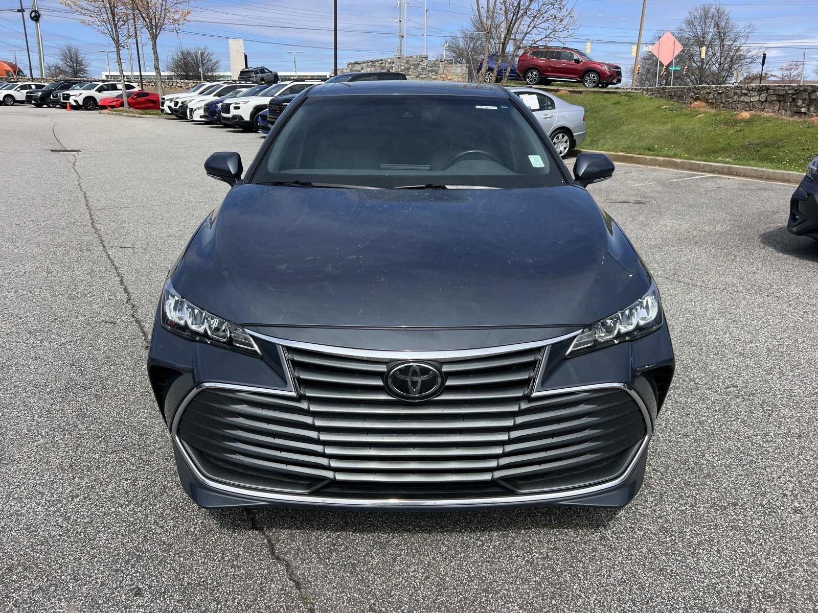 Used 2019 Toyota Avalon XLE w/ Moonroof Package image 2