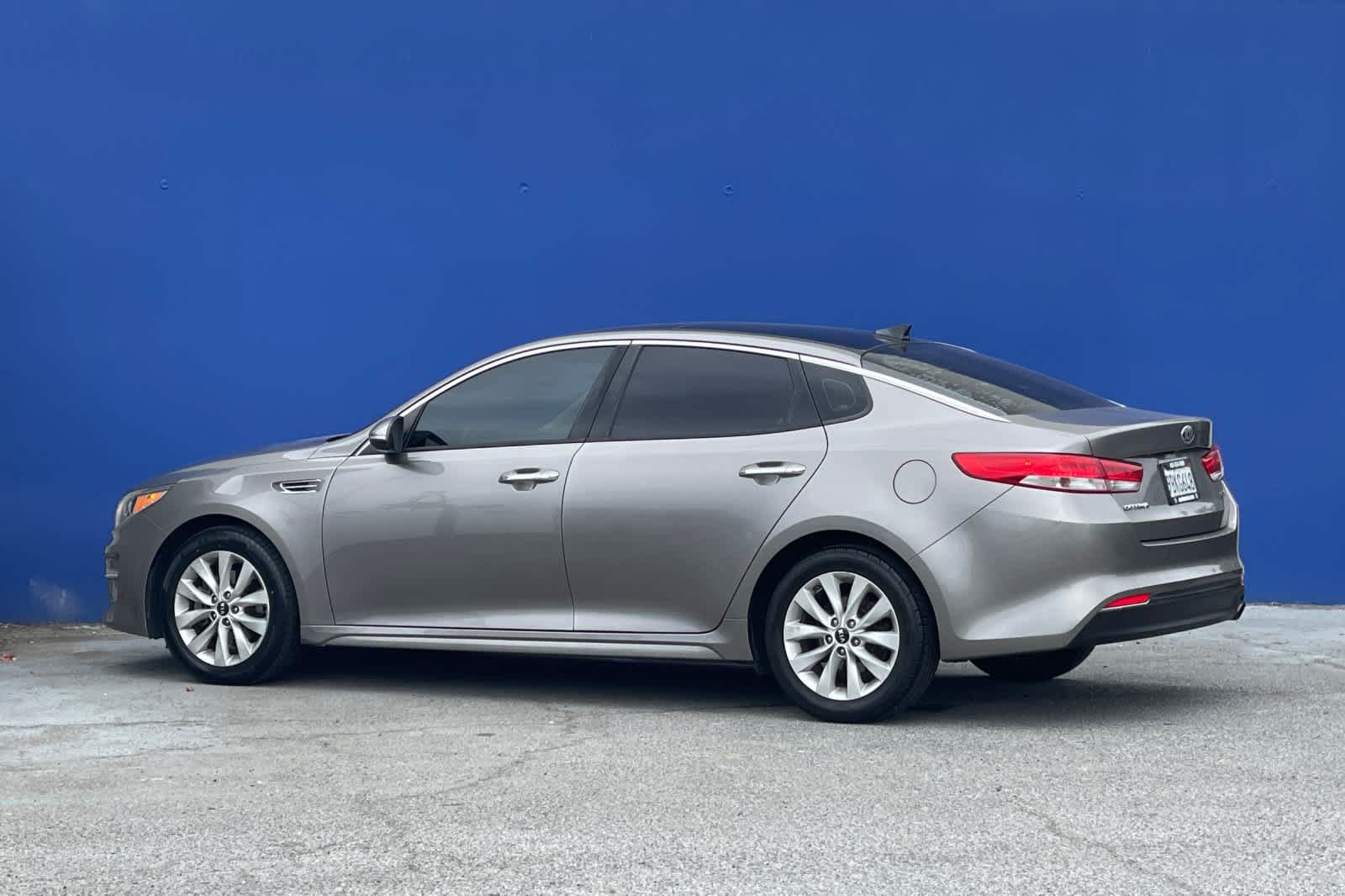 Used 2017 Kia Optima EX w/ Premium Package FWD image 5
