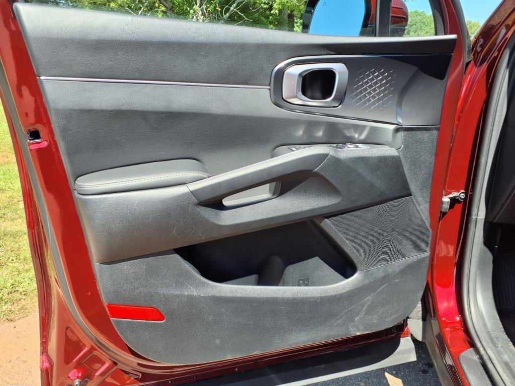 Used 2025 Kia Sorento S image 4