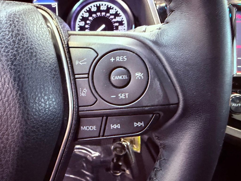 Used 2018 Toyota Camry SE image 19