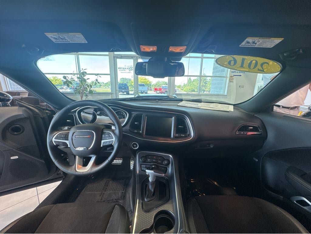 Used 2016 Dodge Challenger R/T Scat Pack w/ Leather Interior Group RWD image 21
