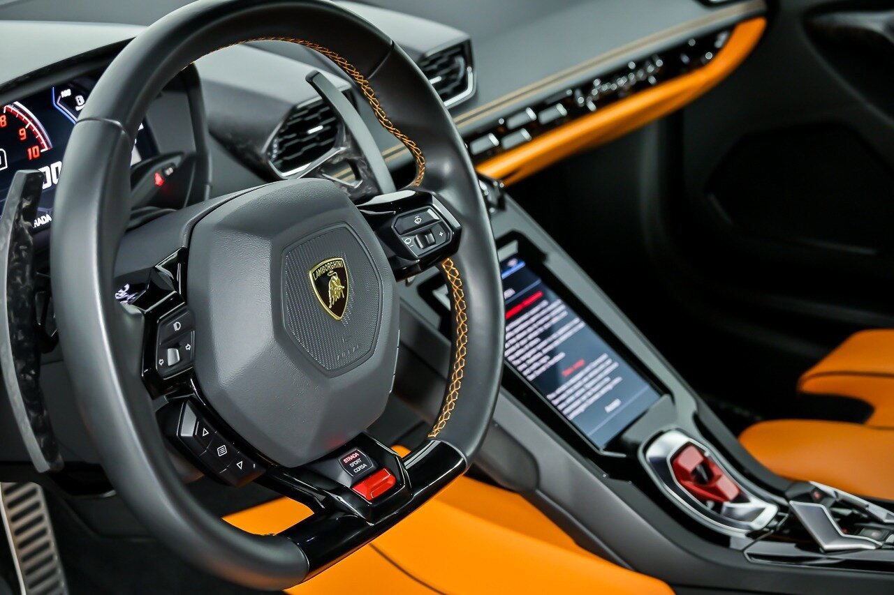 Used 2020 Lamborghini Huracan EVO RWD image 24