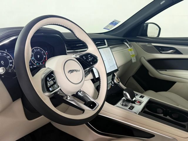 Certified 2026 Jaguar F-PACE R-Dynamic S AWD/4WD image 8