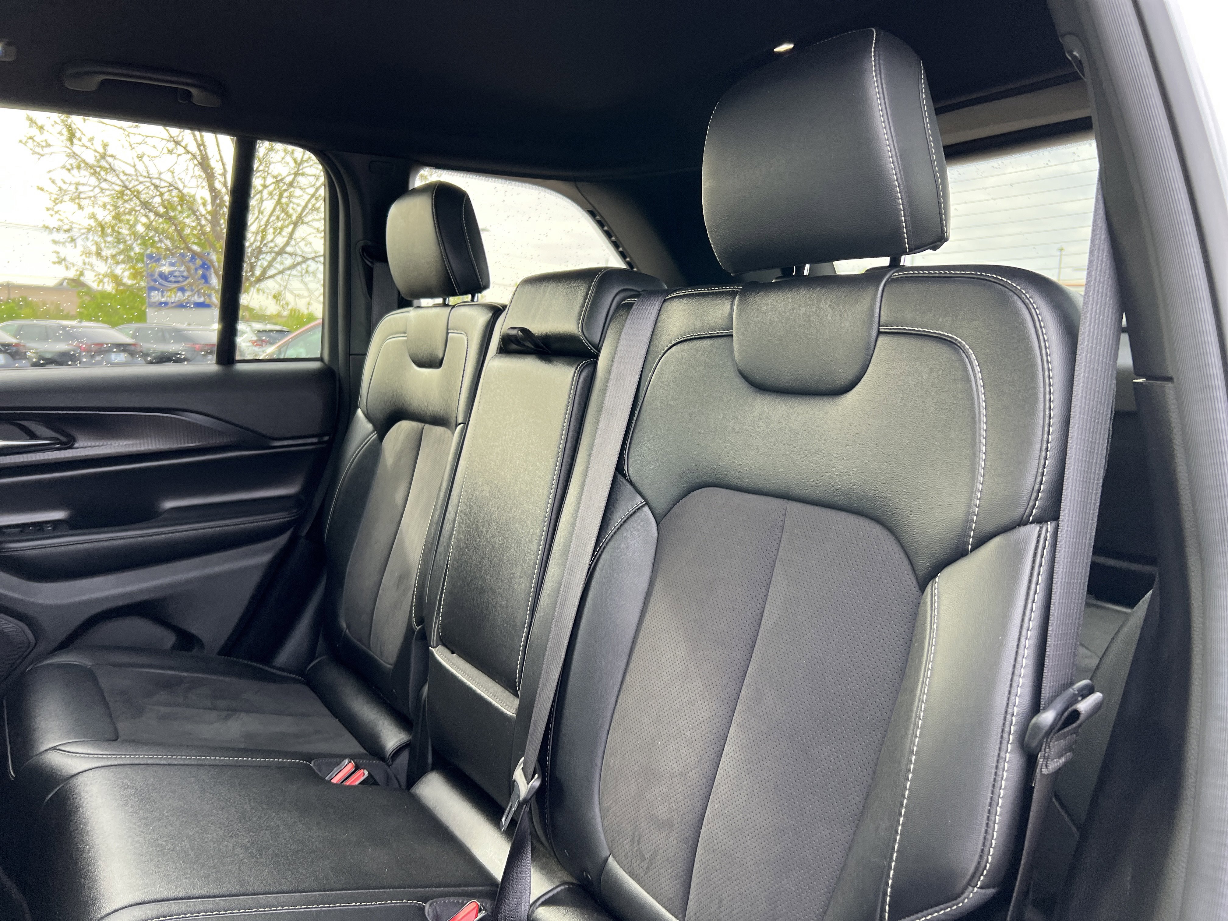 Used 2024 Jeep Grand Cherokee Altitude AWD/4WD image 21