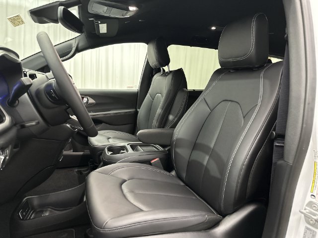 New 2027 Chrysler Pacifica Select AWD/4WD image 16