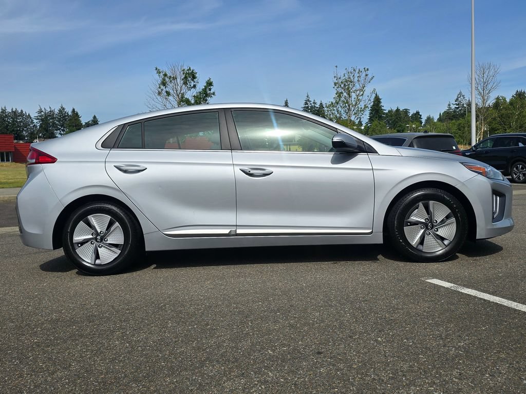 Used 2022 Hyundai Ioniq SE FWD image 6