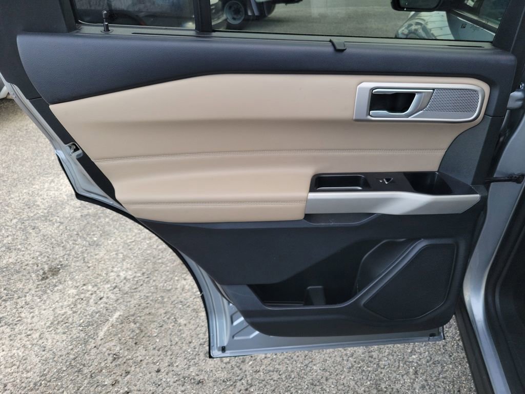 Used 2022 Ford Explorer Limited w/ Equipment Group 301A RWD image 34