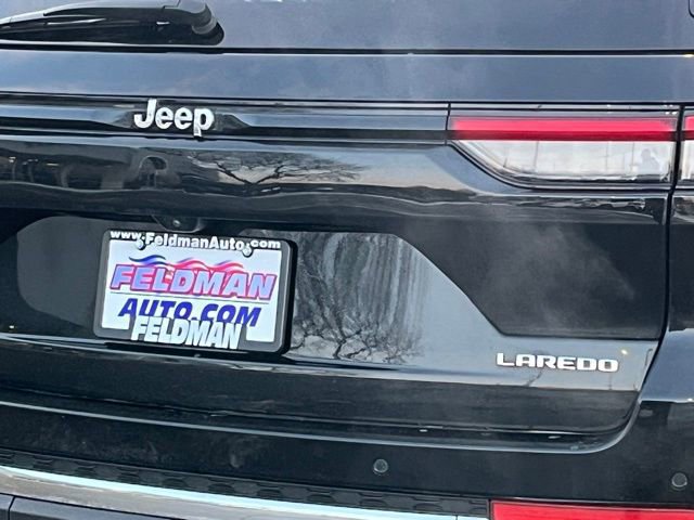 Used 2023 Jeep Grand Cherokee Laredo image 32