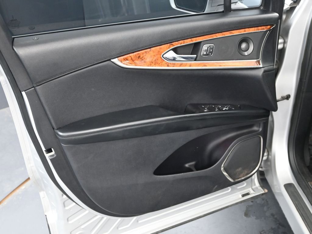 Used 2019 Lincoln Nautilus Select image 15