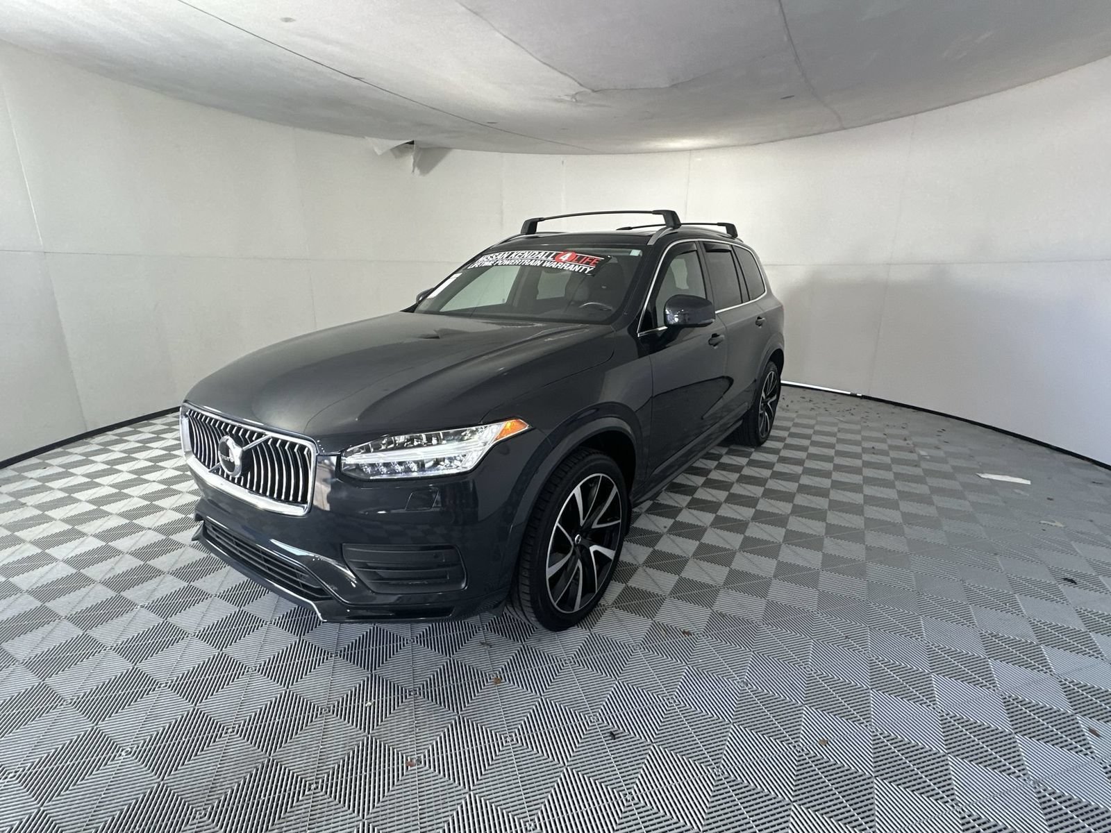 Used 2021 Volvo XC90 T6 Momentum w/ Climate Package AWD/4WD image 4
