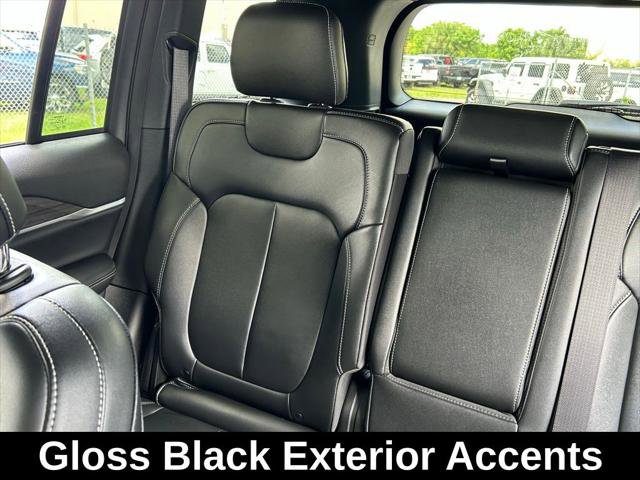 Certified 2024 Jeep Grand Cherokee Limited w/ Black Appearance Package image 15