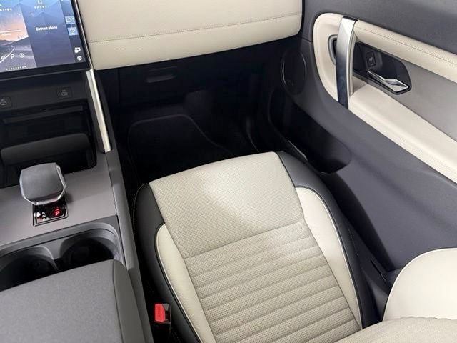 New 2026 Land Rover Discovery Sport Landmark AWD/4WD image 22