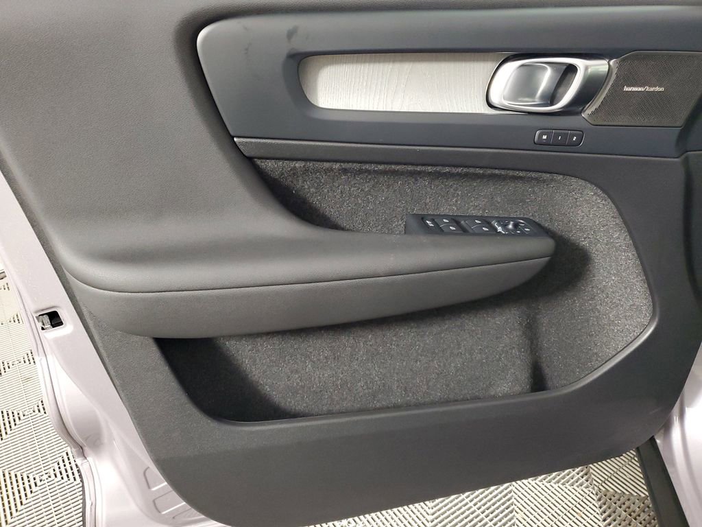 Used 2026 Volvo XC40 B5 Ultra w/ Protection Package Premier image 21