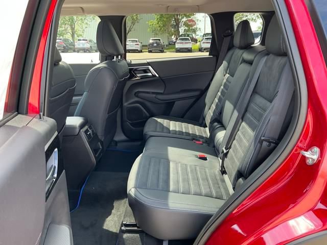 New 2025 Mitsubishi Outlander SE image 18