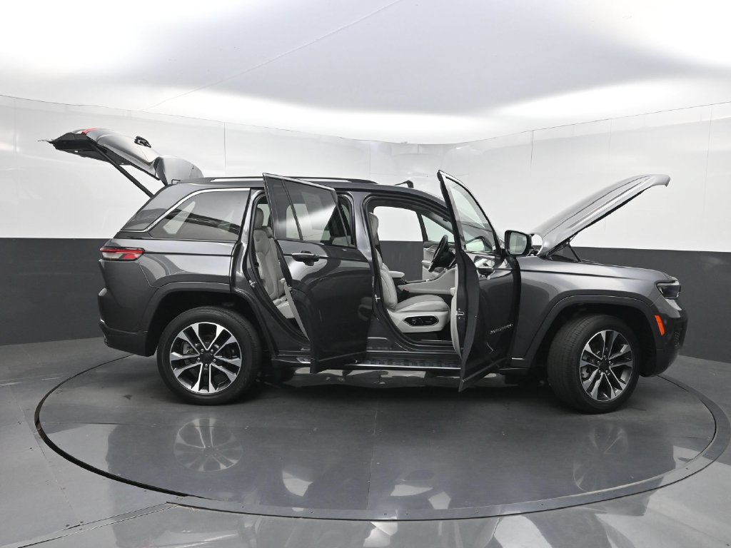 Used 2022 Jeep Grand Cherokee Overland w/ Luxury Tech Group IV RWD image 44
